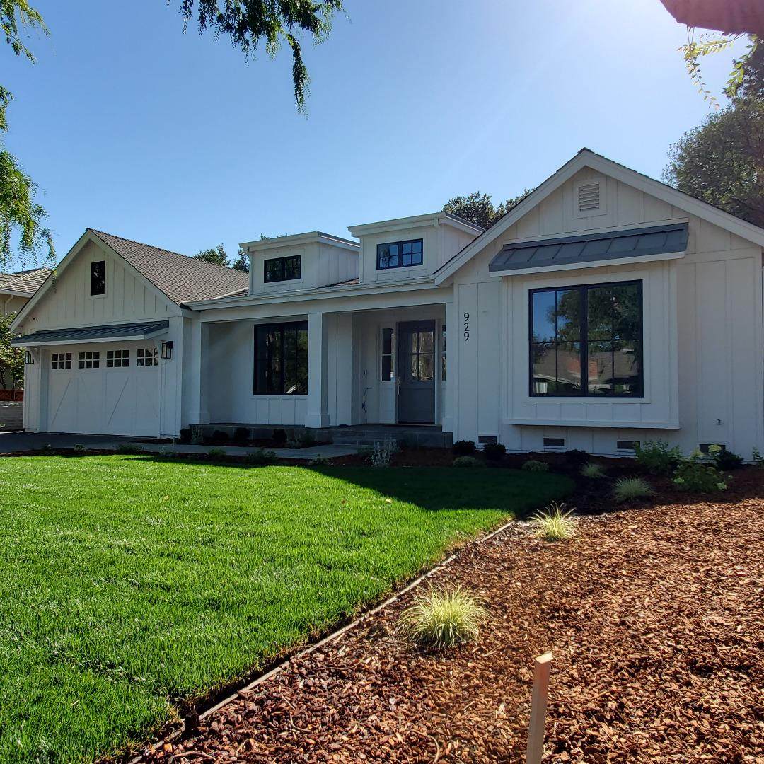 929 Russell Ave - Photo 1