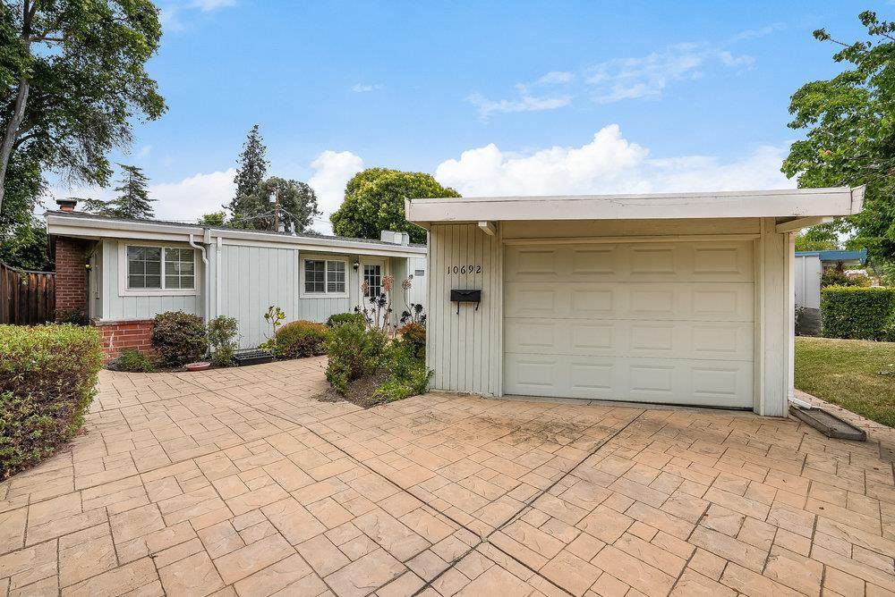 10692 Gascoigne Dr - Photo 1