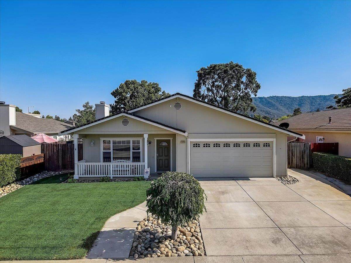 1176 Peterson Dr - Photo 1