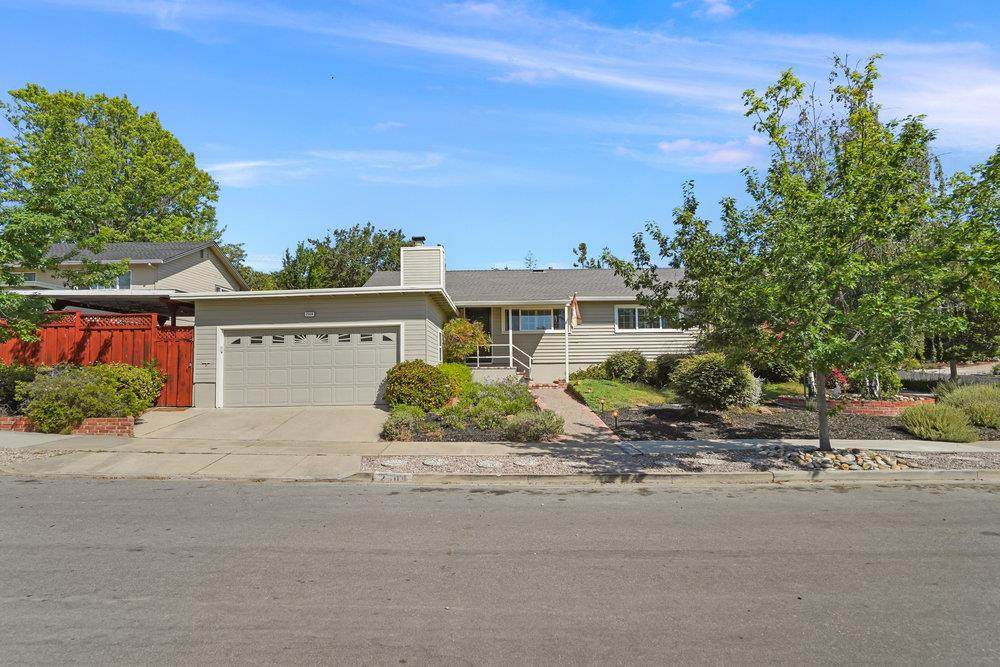 2504 Hastings Ave - Photo 1