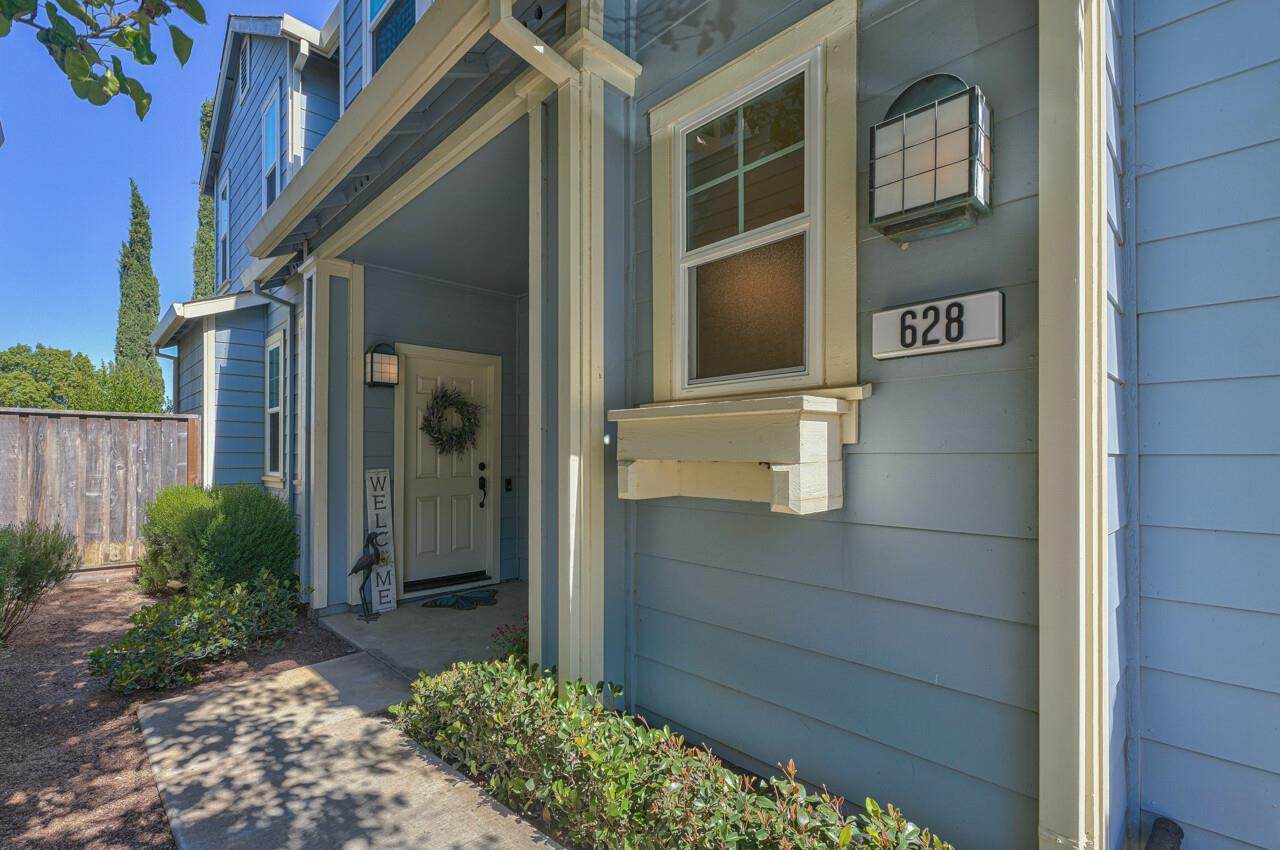628 Gardenia Pl - Photo 1