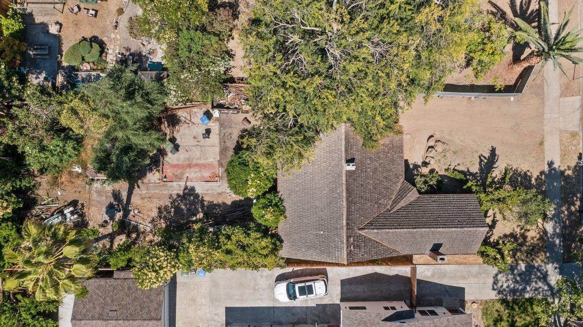 1111 Pine Ave - Photo 1