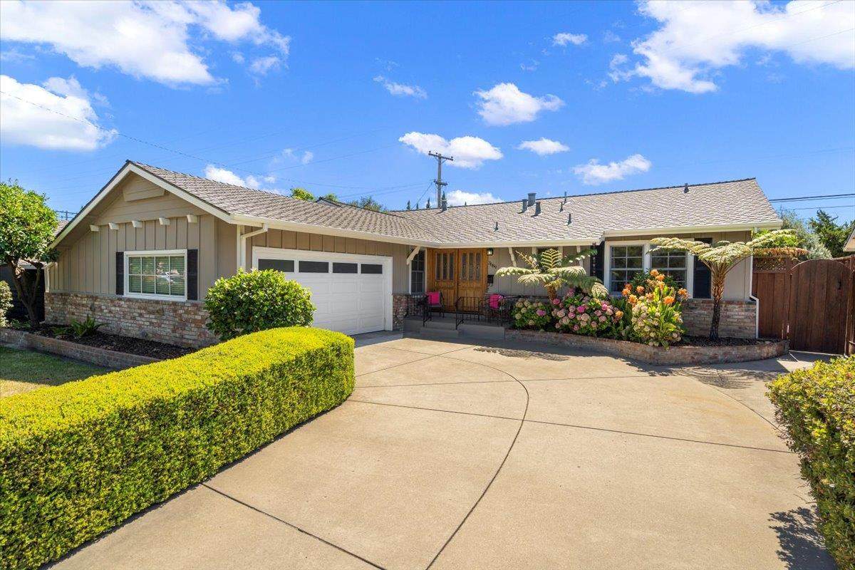 3689 Woodford Dr - Photo 1