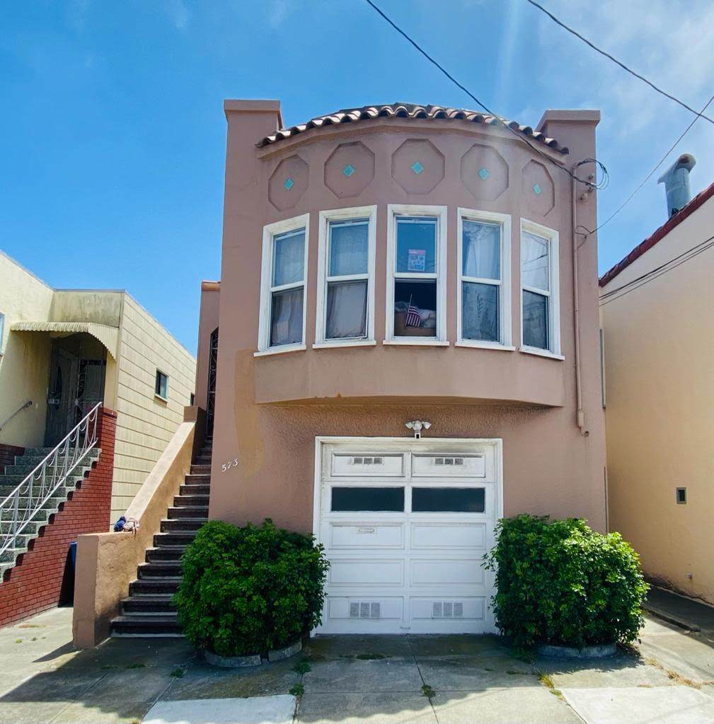 573 Huron Ave - Photo 1