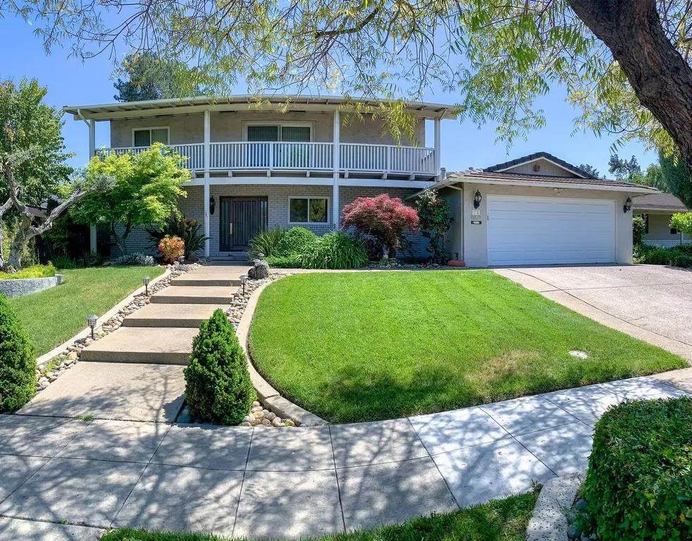 1150 Old Oak Dr - Photo 1