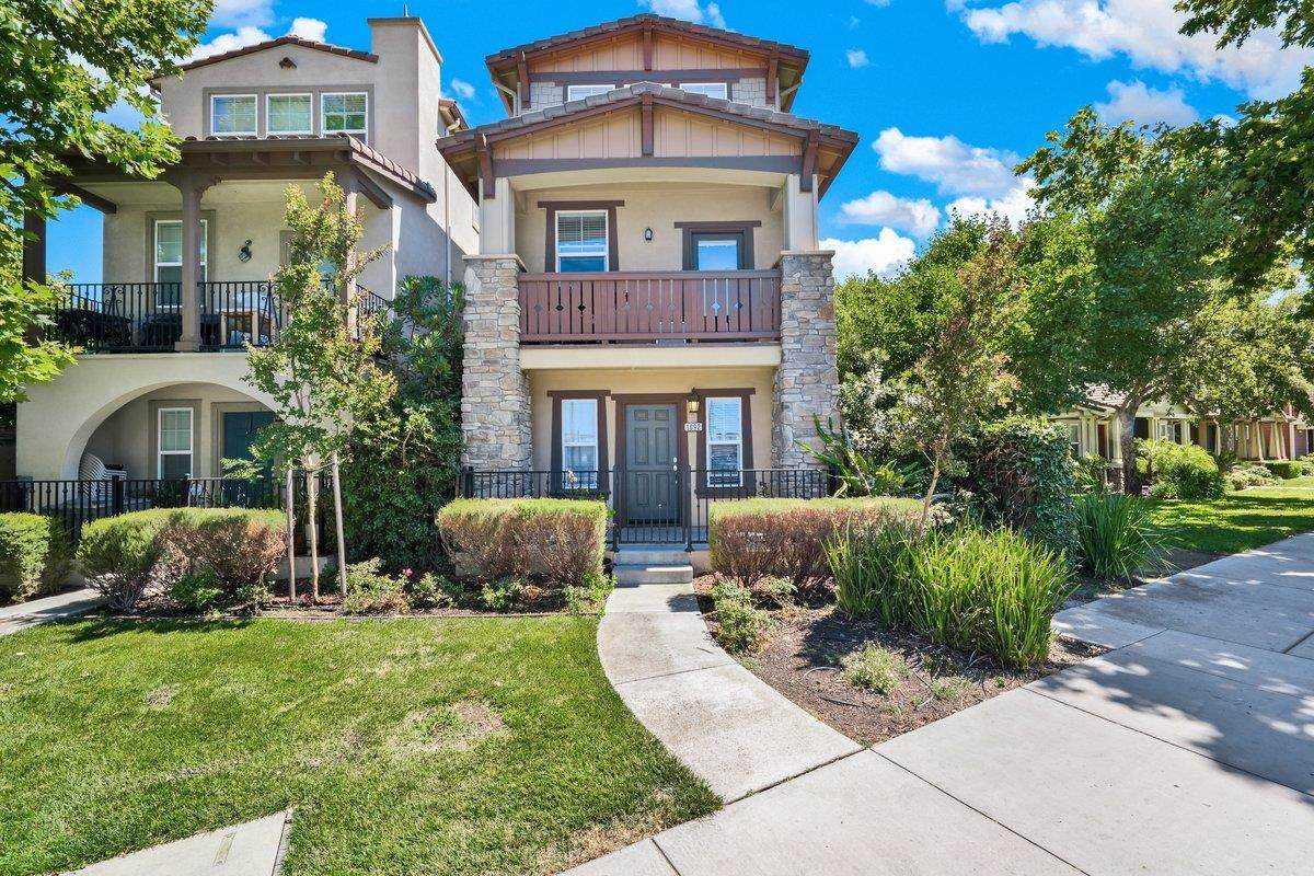 1092 William St - Photo 1