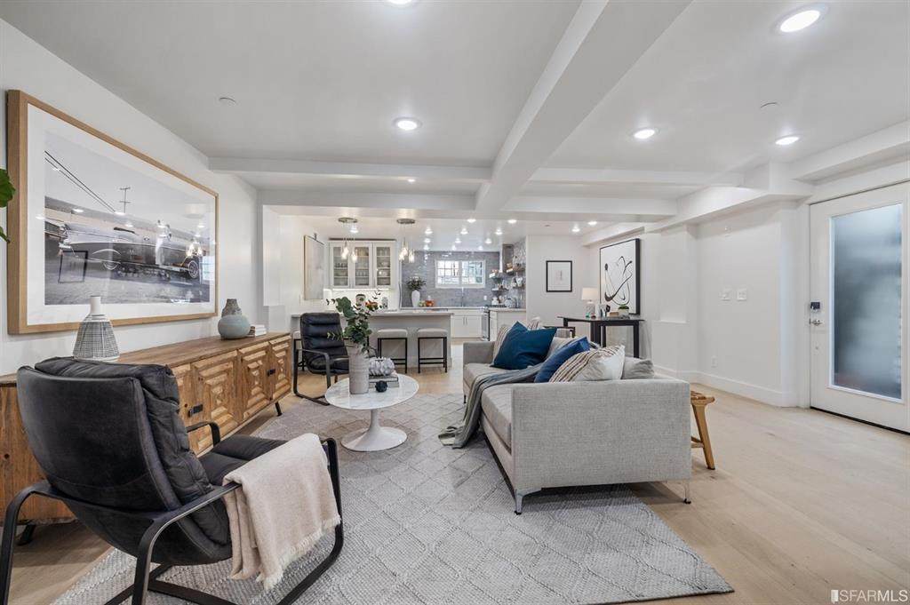 1726 Larkin St - Photo 1