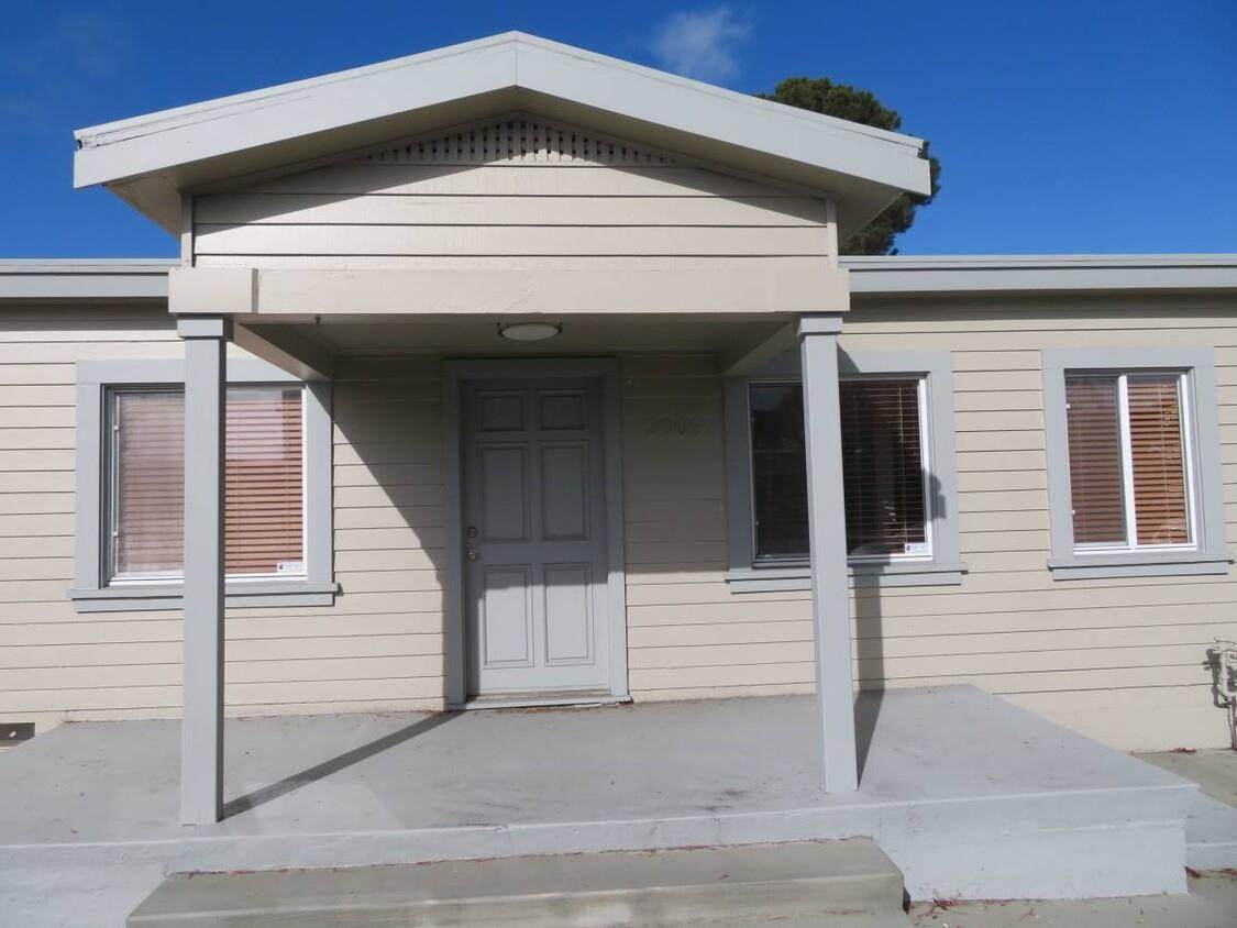 2006 Mission St - Photo 1