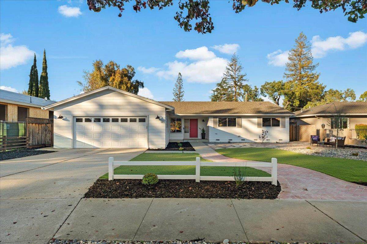 185 Budd Ave - Photo 1