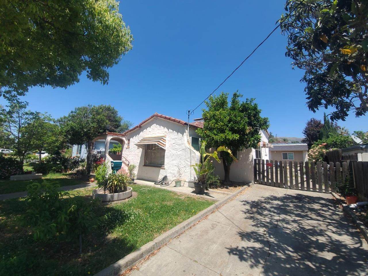 112 Cragmont Ave - Photo 1