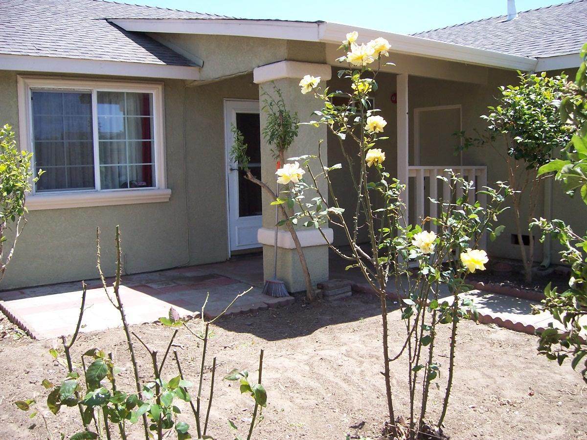 25620 Jefferson St - Photo 1