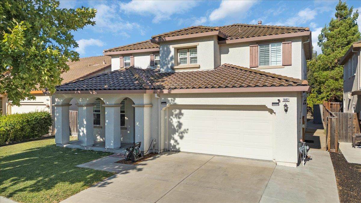 1642 Sycamore Dr - Photo 1