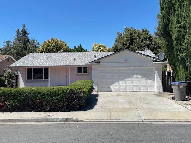 1941 Grosvenor Dr - Photo 1