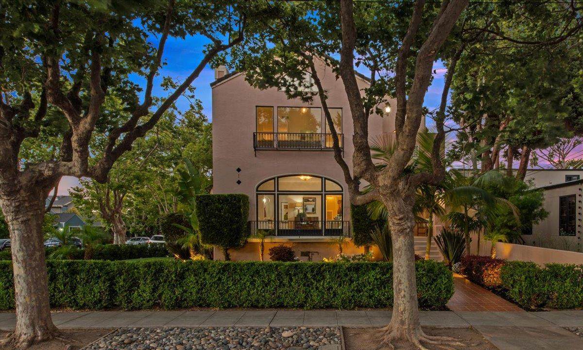 1107 Palm Ave - Photo 1