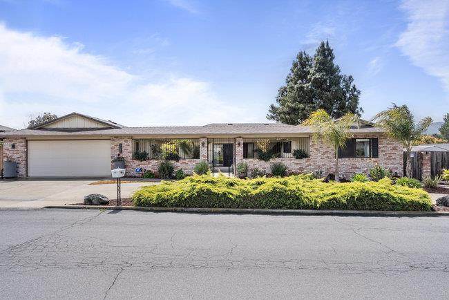 725 Ridgemark Dr - Photo 1