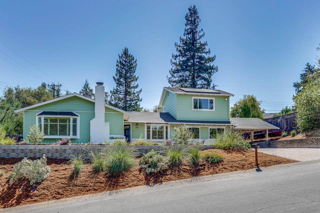 1590 Vineyard Dr - Photo 1