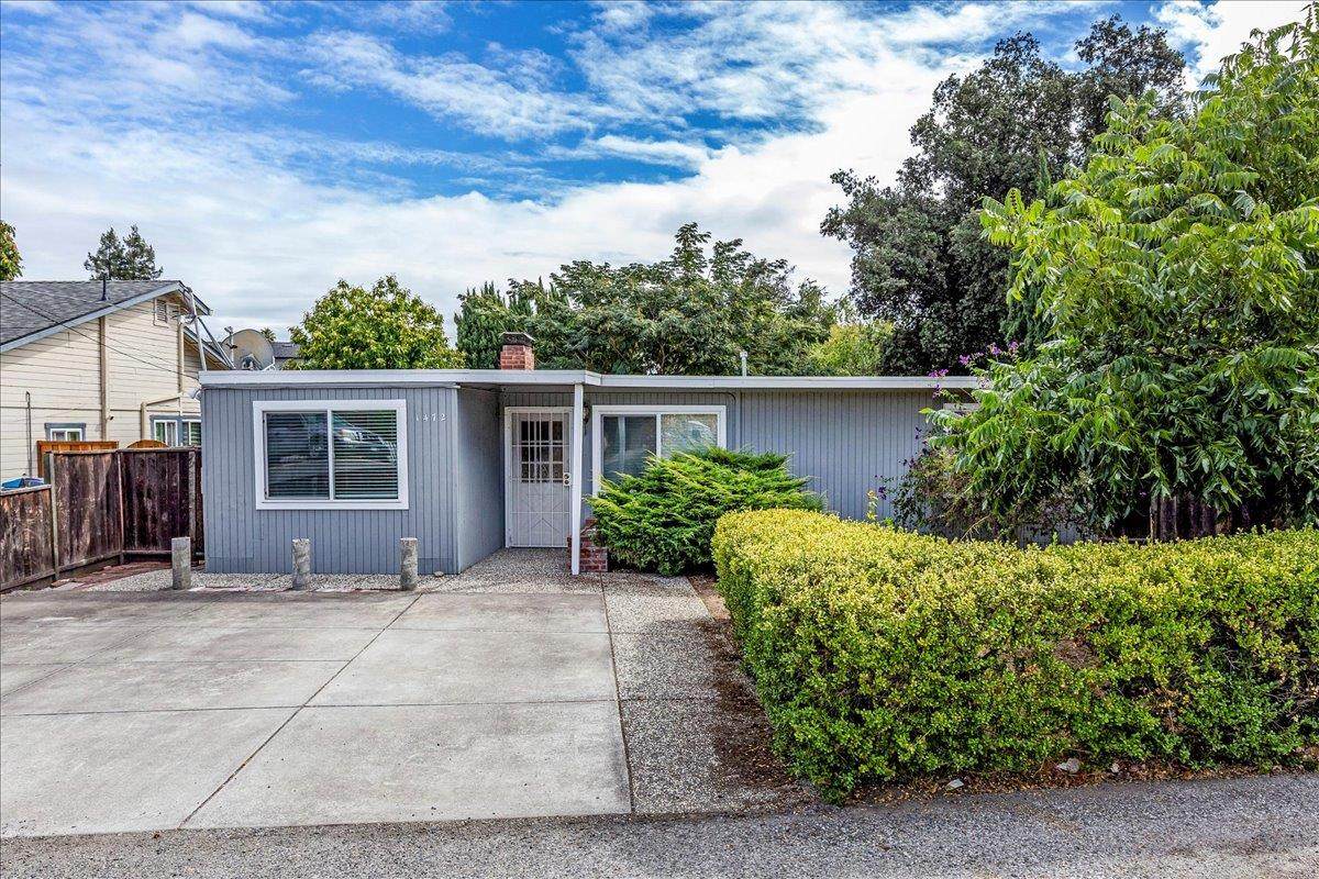 1472 Hampton Dr - Photo 1