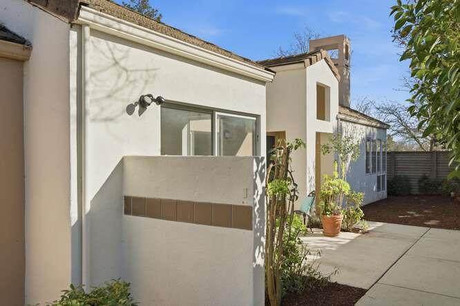 1295 Kelly Park Cir - Photo 1