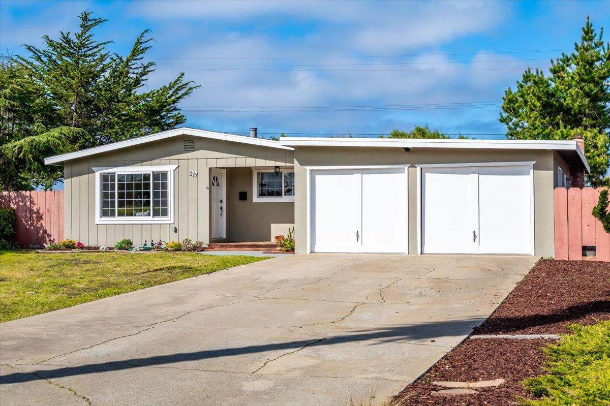 277 Young Cir - Photo 1