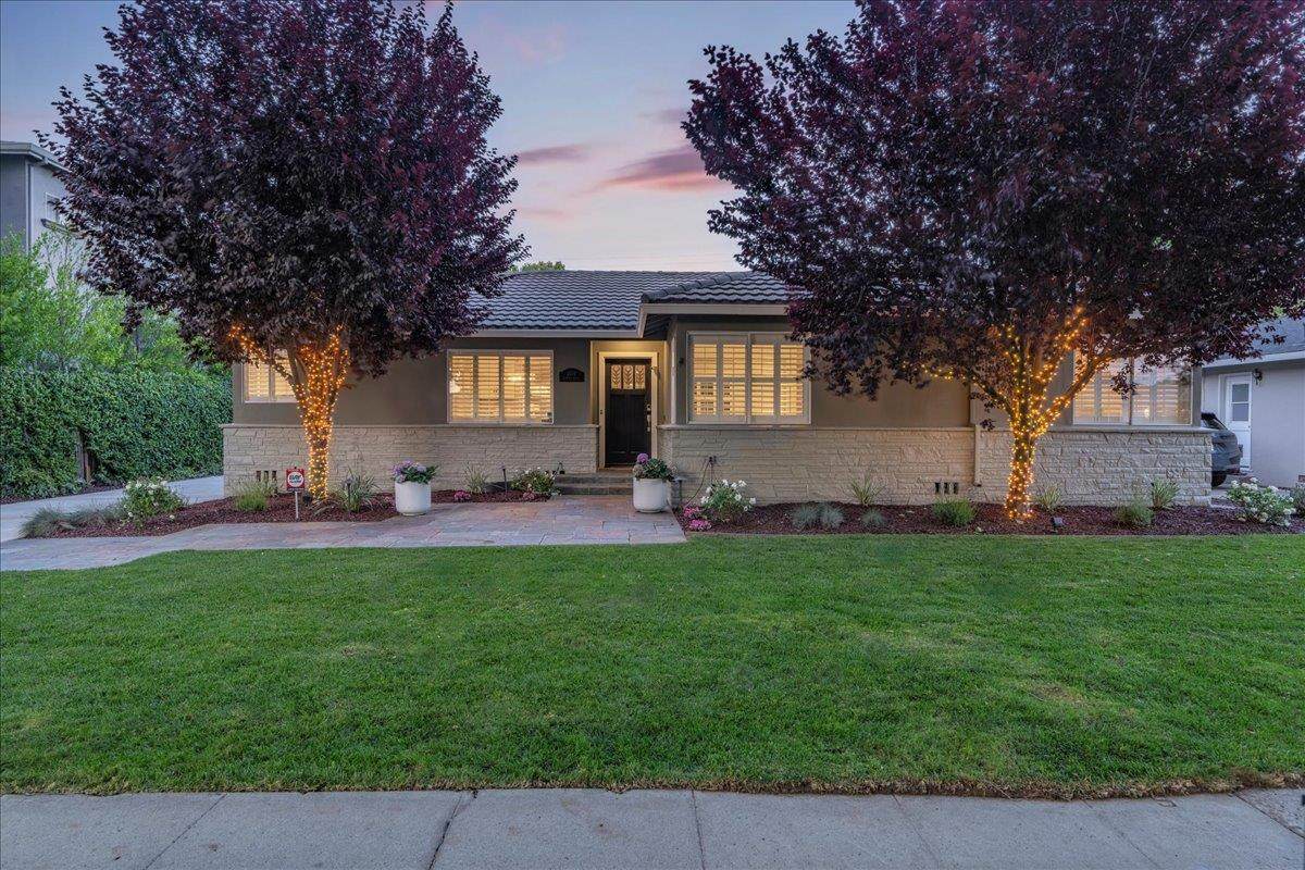 2370 Markham Ave - Photo 1