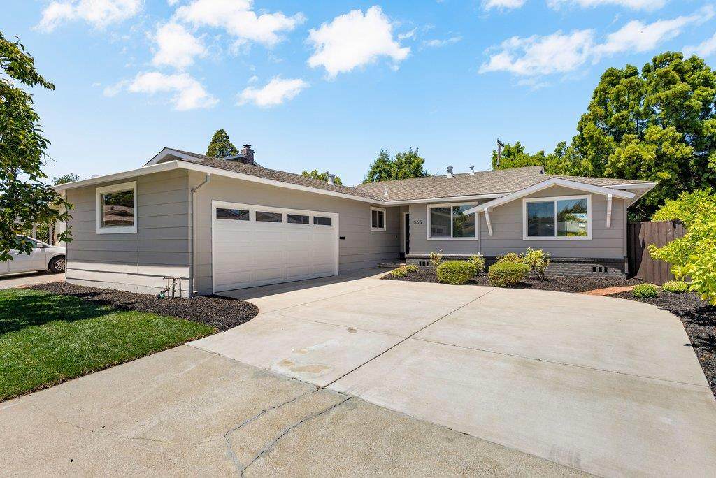 565 Carrick Ct - Photo 1