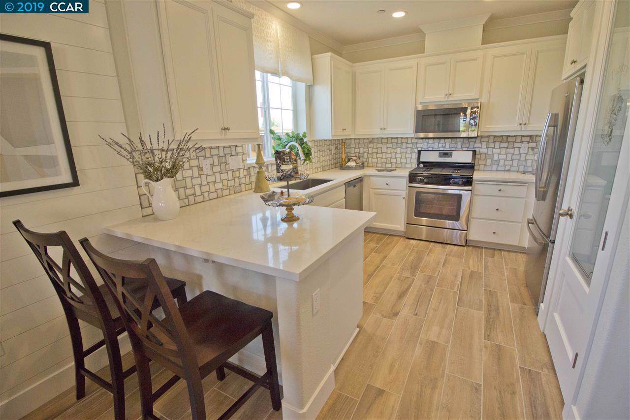 18 Belle Harbor Circle - Photo 1