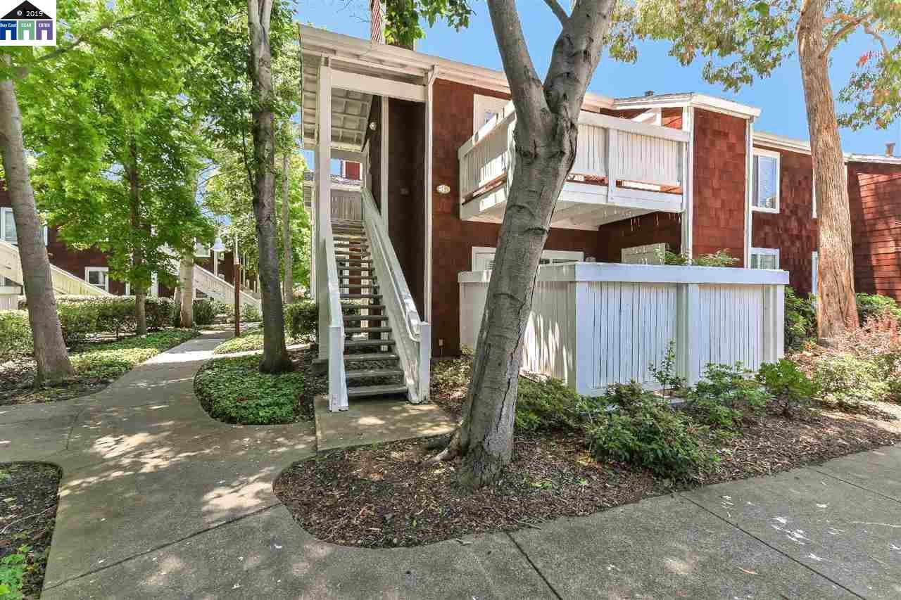 136 Bayside Court - Photo 1