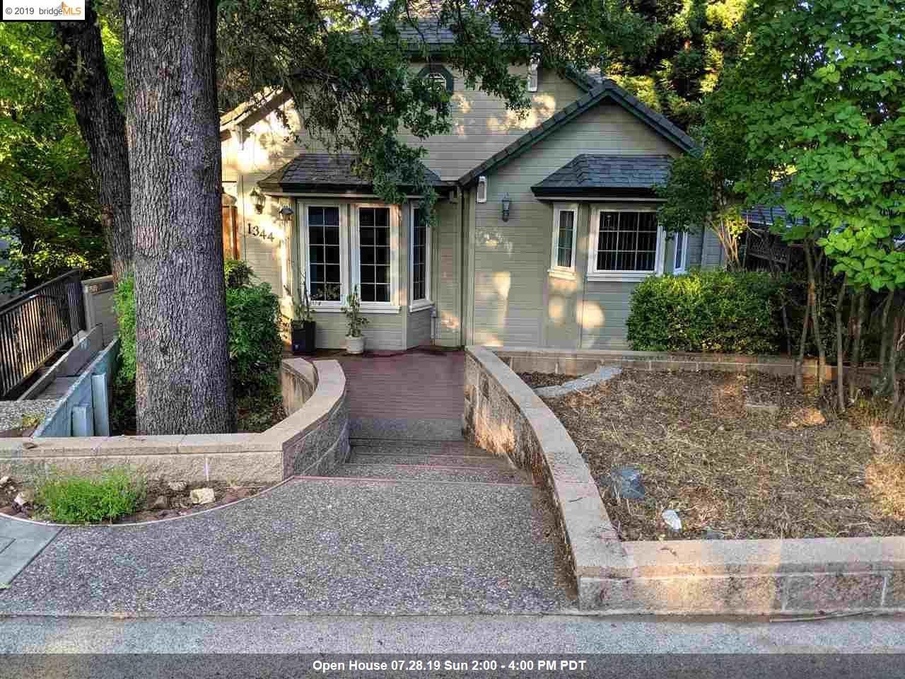1344 Village Ln - Photo 1