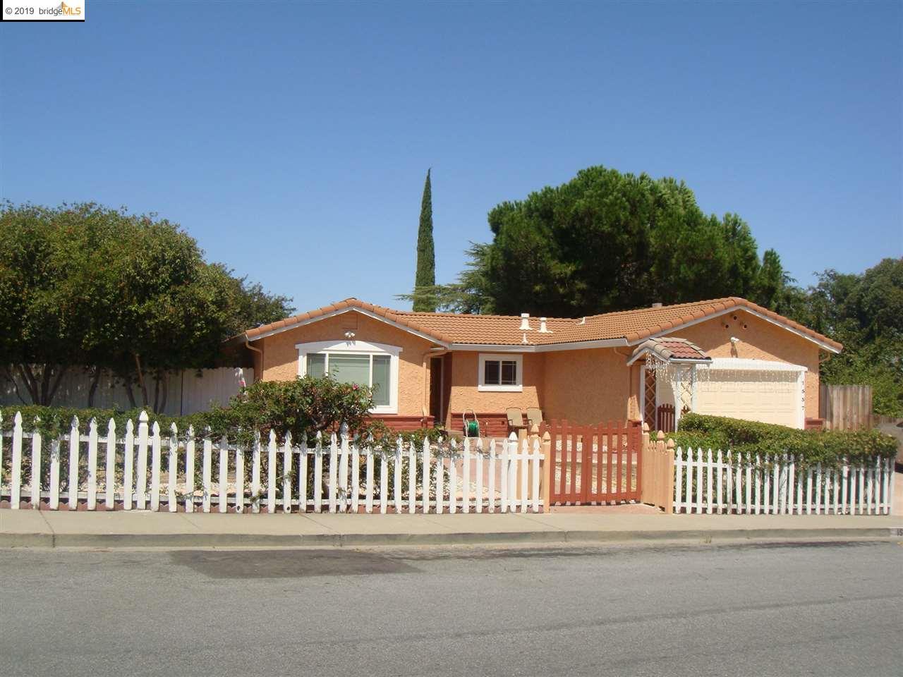 1537 Norine Dr - Photo 1