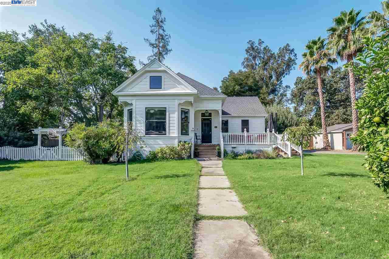 624 Division St - Photo 1