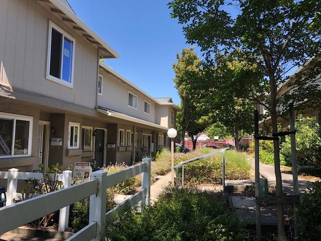 219 Temple Dr - Photo 1