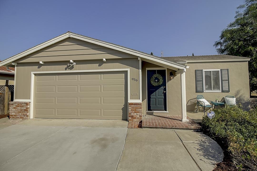 956 Baird Ave - Photo 1