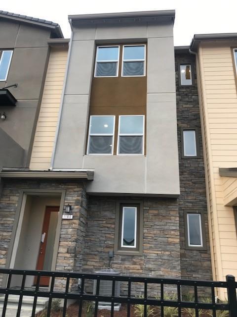1160 California Cir - Photo 1