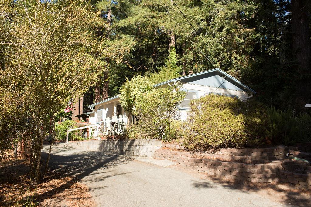 1042 Bethany Dr - Photo 1