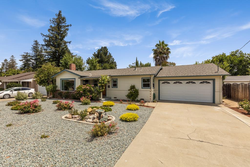 424 Carlyn Ave - Photo 1