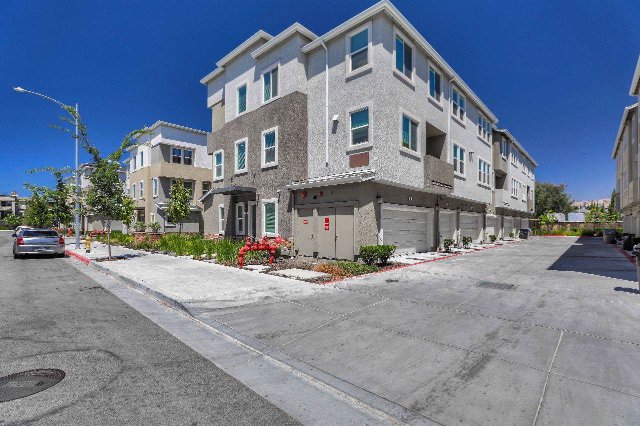 1635 Gruen Pl - Photo 1