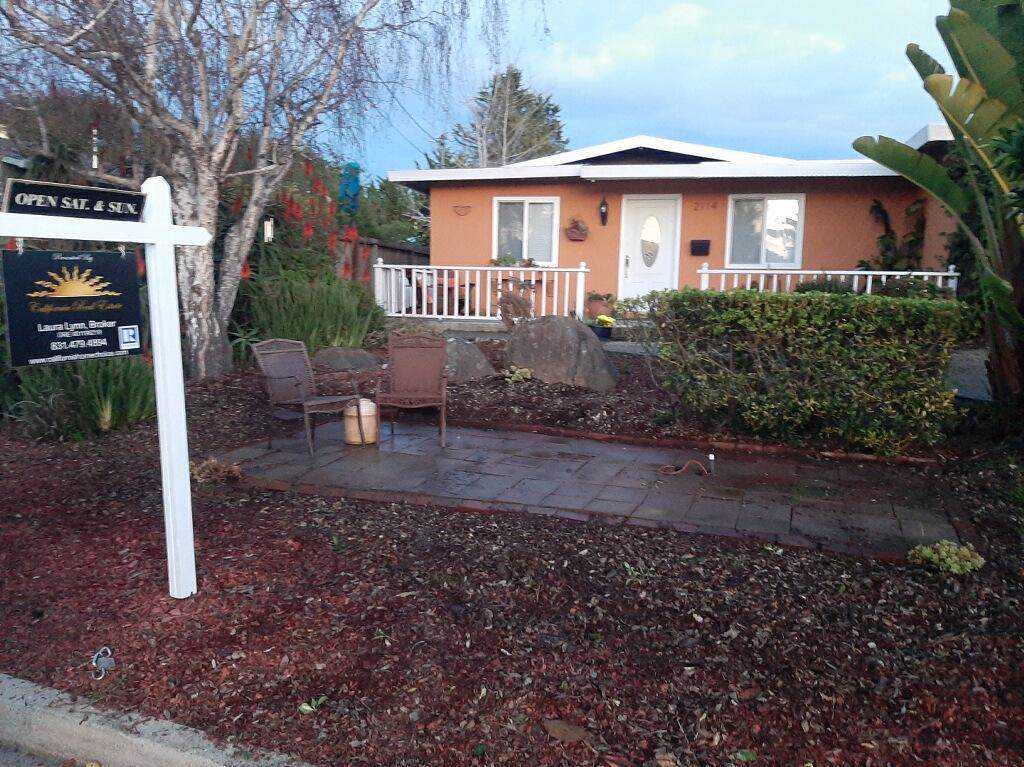 2114 Derby Ave - Photo 1