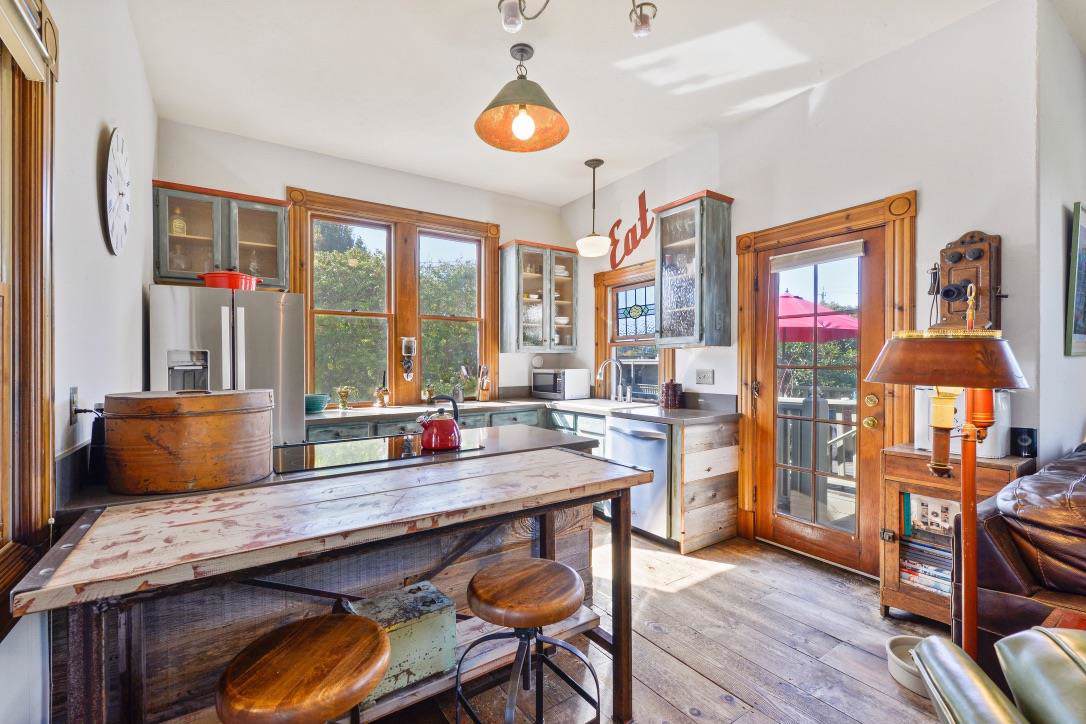 154 Franklin St - Photo 1