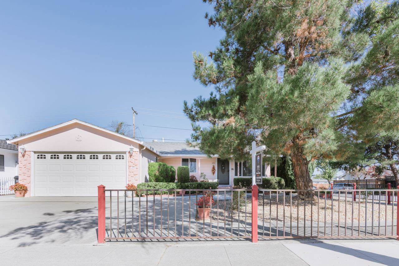 4915 Mccoy Ave - Photo 1