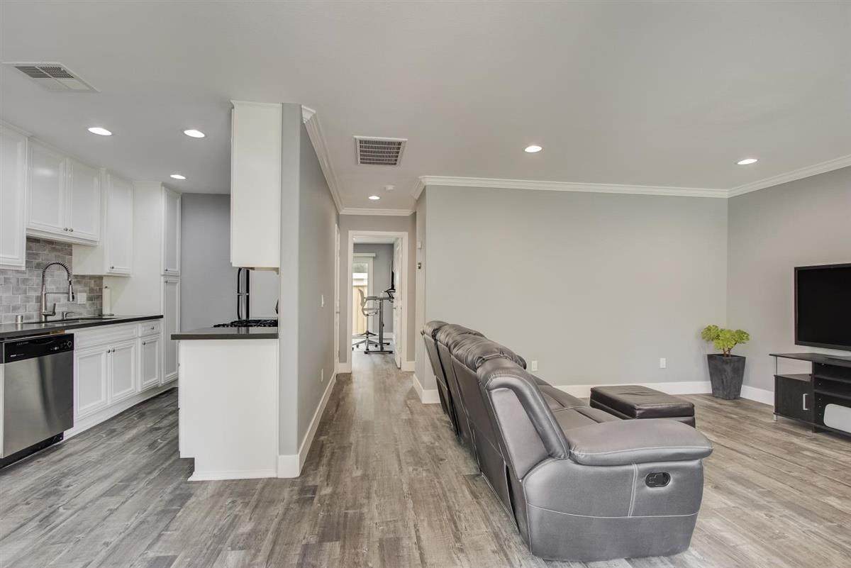 1939 Rock St 9 - Photo 1