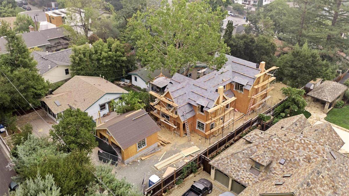 142 Stacia St - Photo 1