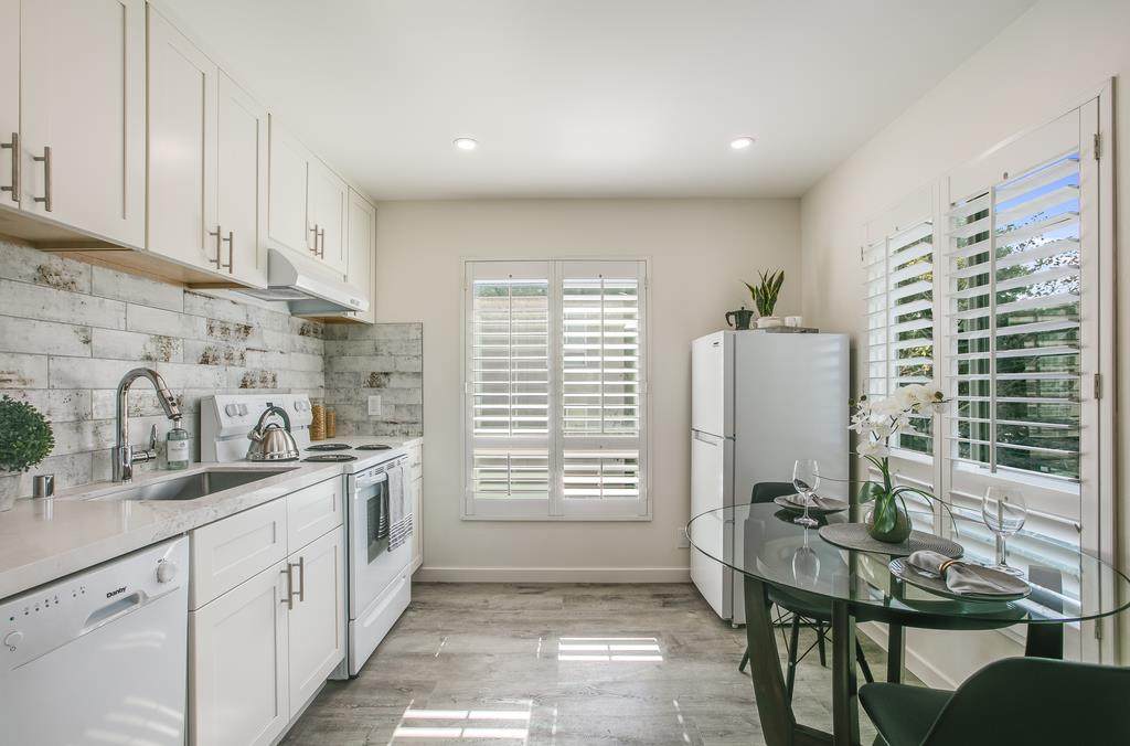 932 Peninsula Ave 401 - Photo 1