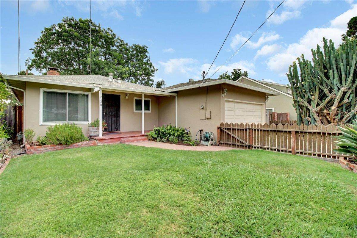 2340 Glen Way - Photo 1