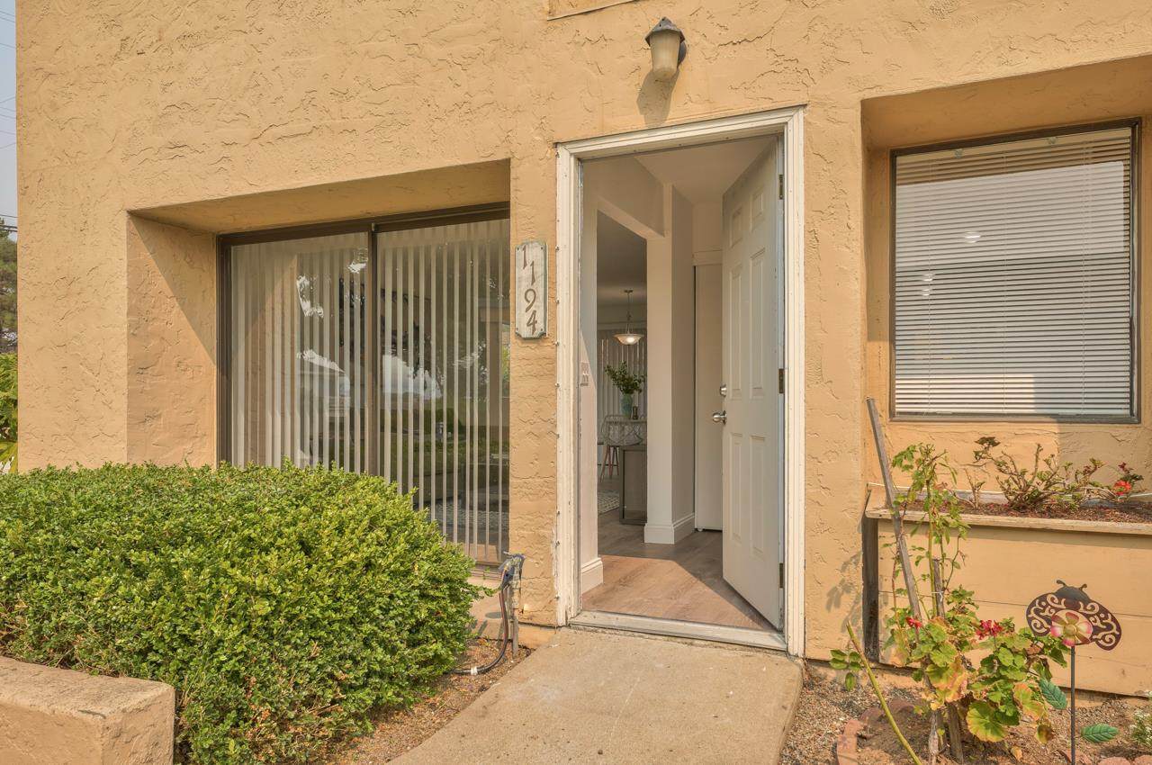 1194 Trinity Ave - Photo 1