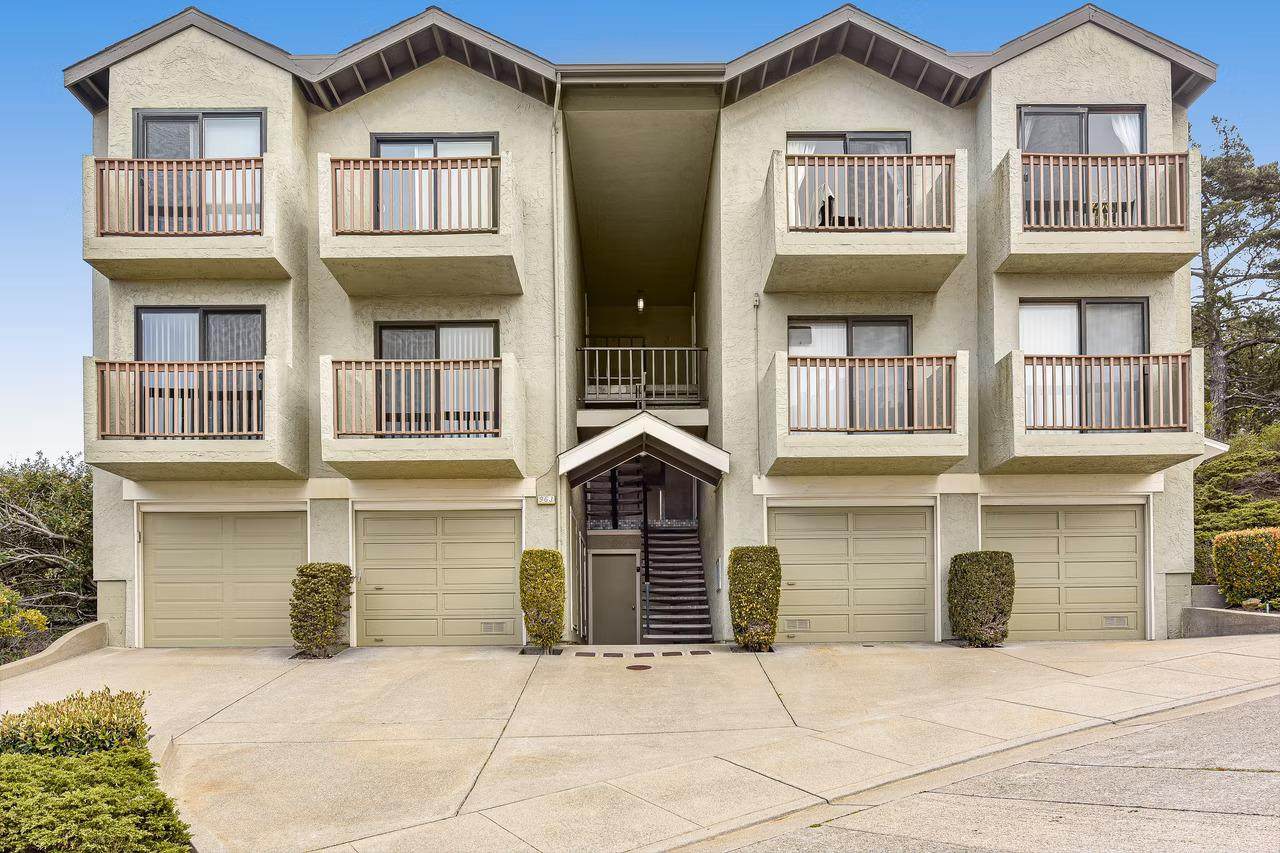 963 Ridgeview Ct B - Photo 1