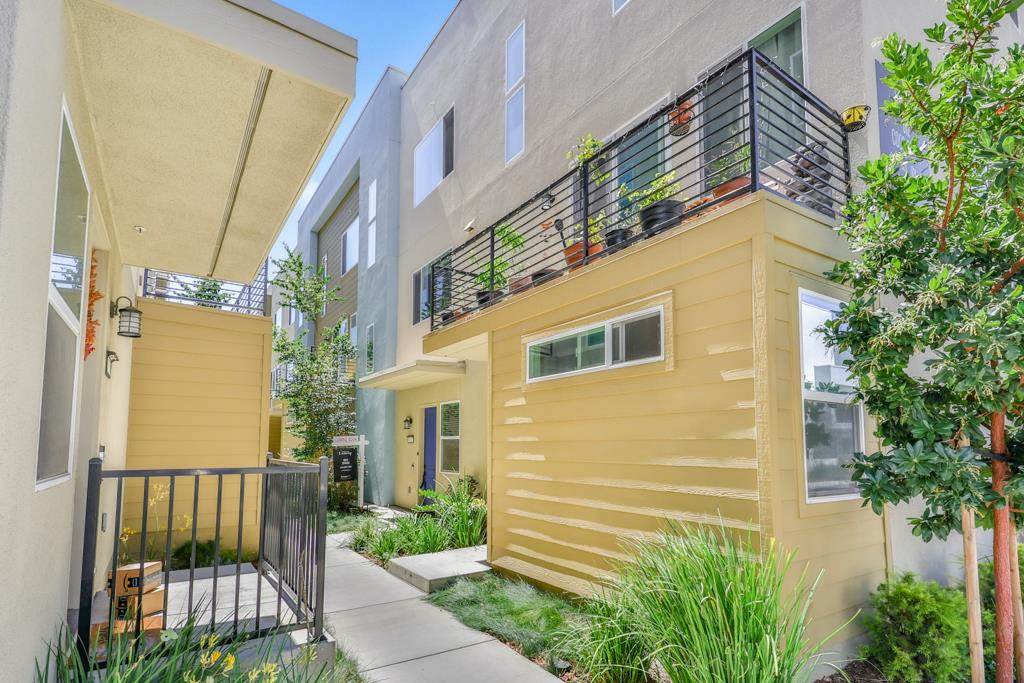624 Coco Ct - Photo 1