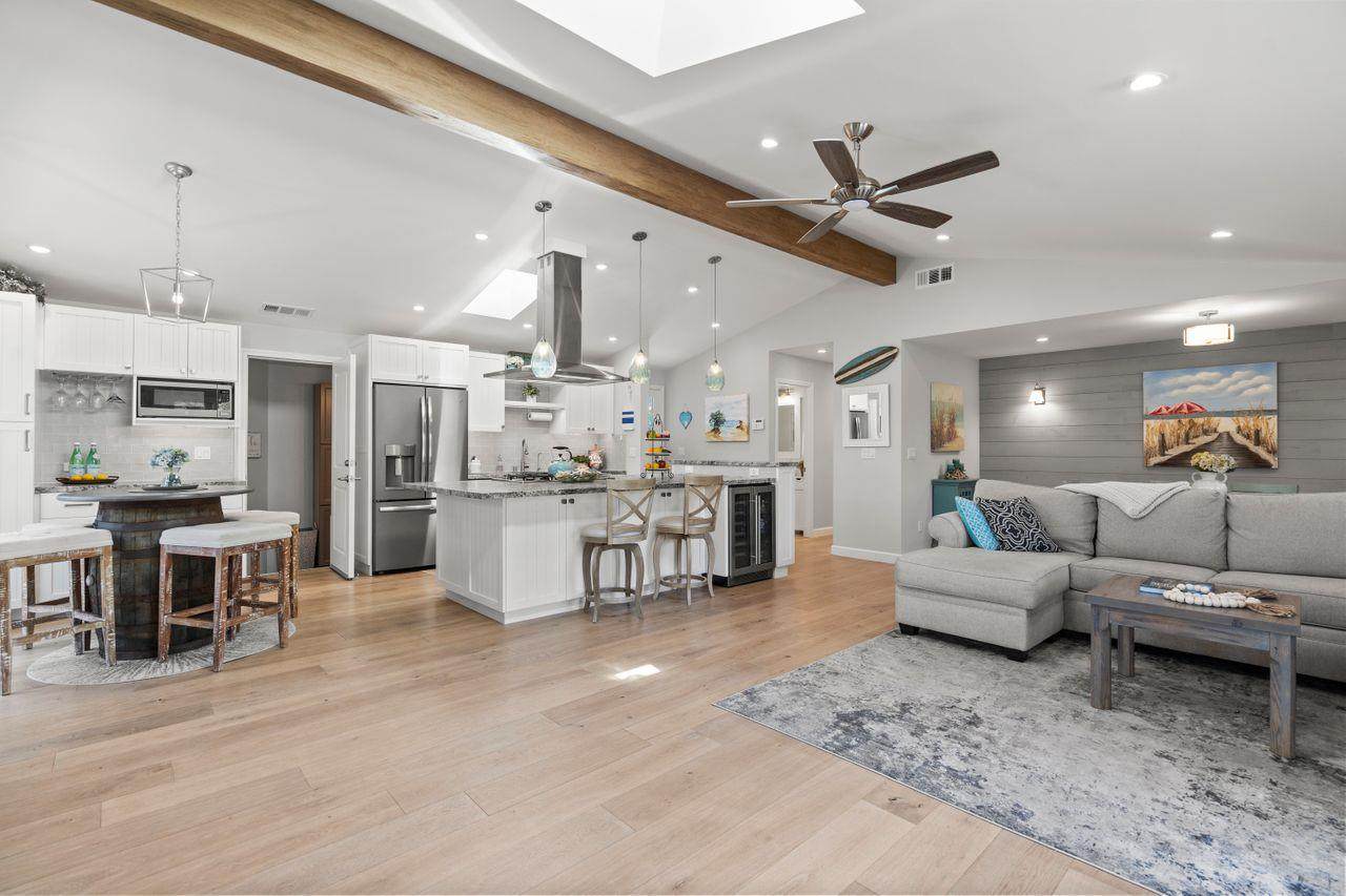 810 Seacliff Dr - Photo 1