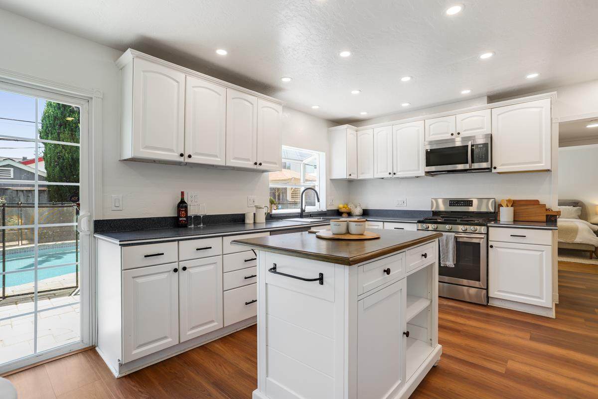 220 Belden Dr - Photo 1