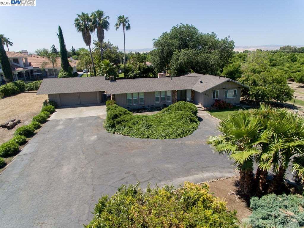 8036 Valpico - Photo 1
