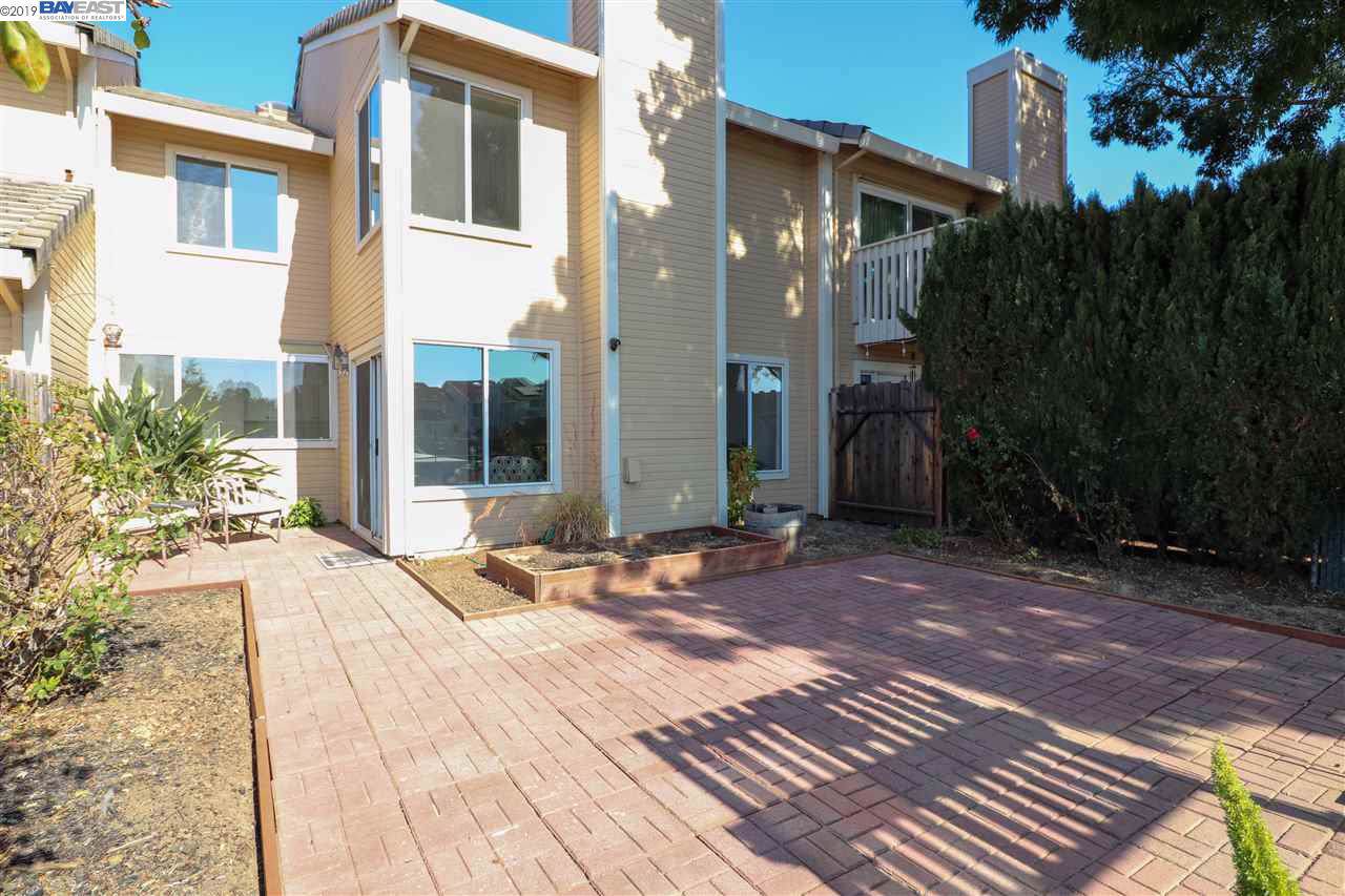 136 Pelican Loop - Photo 1
